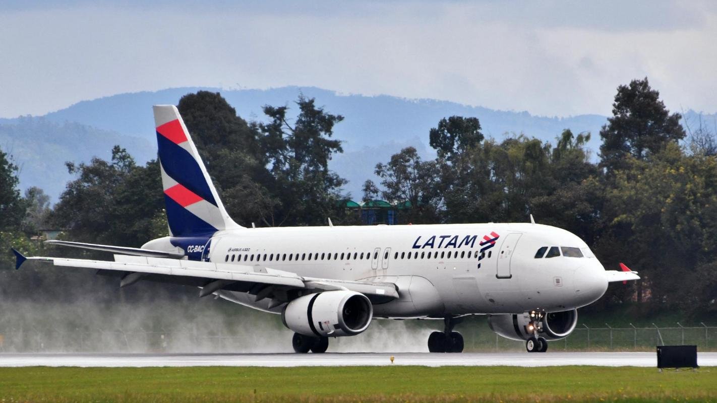 Venezuela revoca permisos a seis aerolíneas y acusa “terrorismo de Estado” tras alerta de EE.UU.