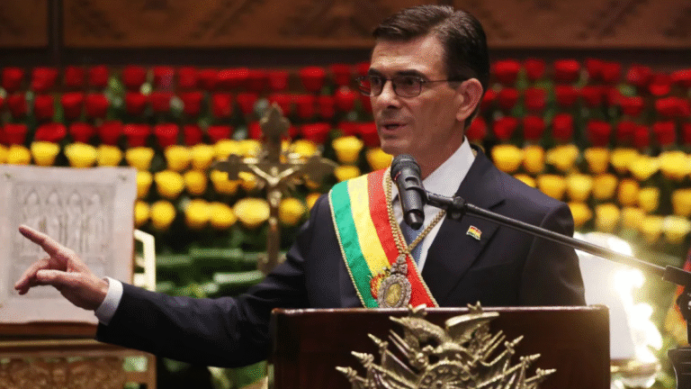 Bolivia decreta emergencia económica y social: retiro de subsidios y alza salarial reciben respaldo de EE.UU.