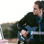 Chris Buck analiza su sonido blues-rock y su equipo en gira por EE.UU., tras pasar de YouTube al Royal Albert Hall.