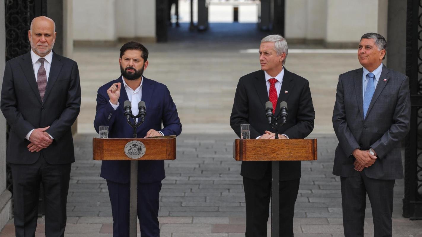 Boric recibe a Kast en La Moneda para iniciar transición marcada por tensión diplomática por cable China–Chile