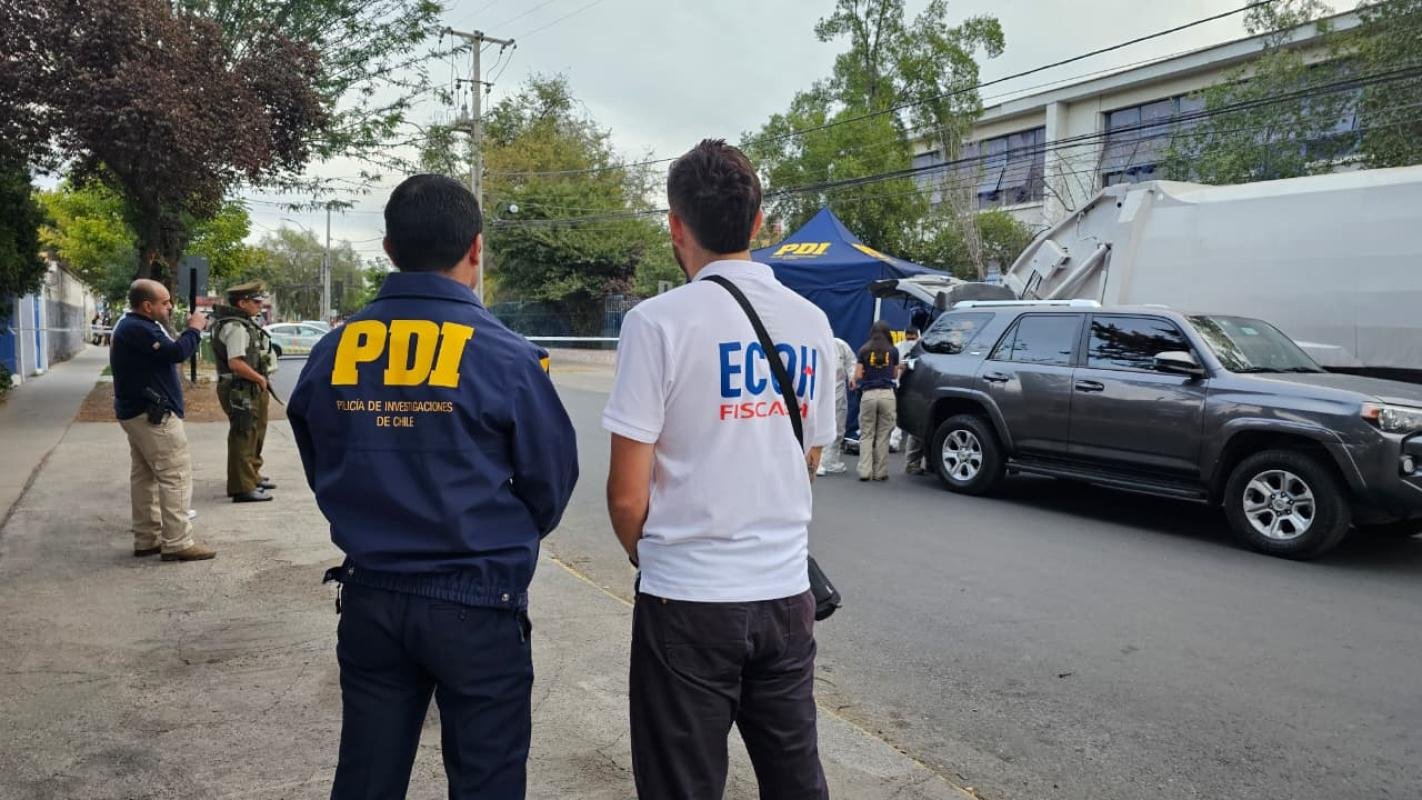 Cadáver fue hallado dentro de una caja en Quinta Normal frente a casa de la alcaldesa Karina Delfino