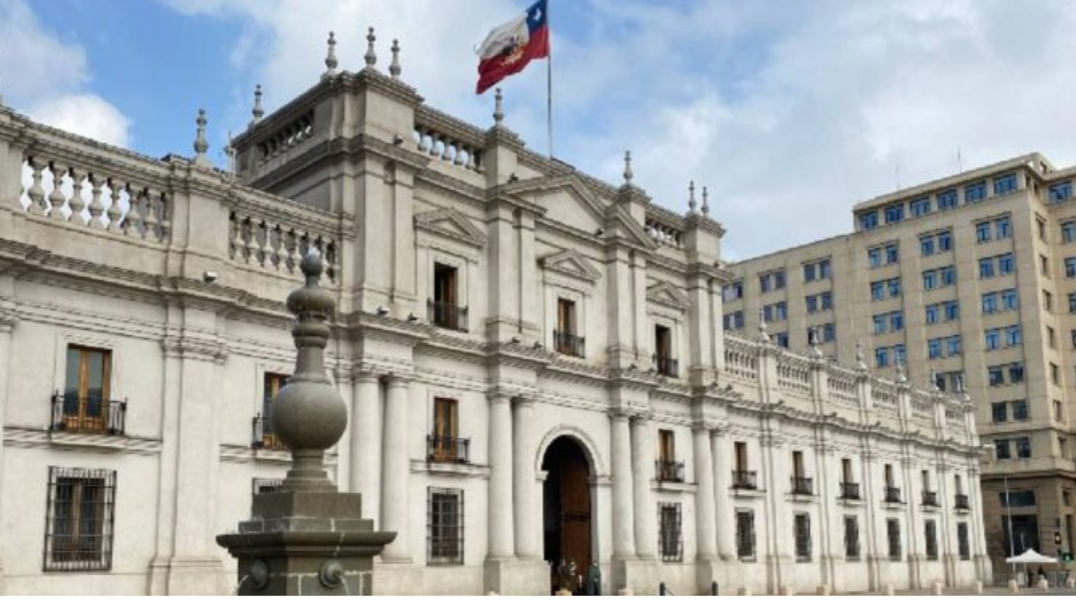 Mientras se pide ajuste a la ciudadanía, el Gobierno fija altos sueldos para asesores. Una contradicción que abre debate sobre prioridades.