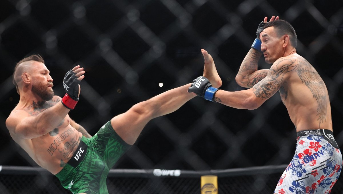 Conor McGregor perdió por nocaut técnico ante Max Holloway después de sufrir una lesión en la rodilla derecha durante el primer minuto de UFC 329. El irlandés regresaba al octágono tras cinco años de ausencia.